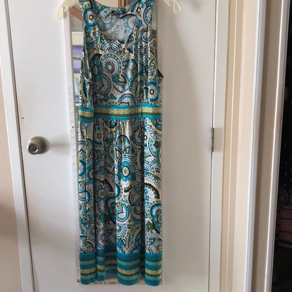 Women’s dress! Brand: apt 9  Size: L Mosaic print. Polyester
